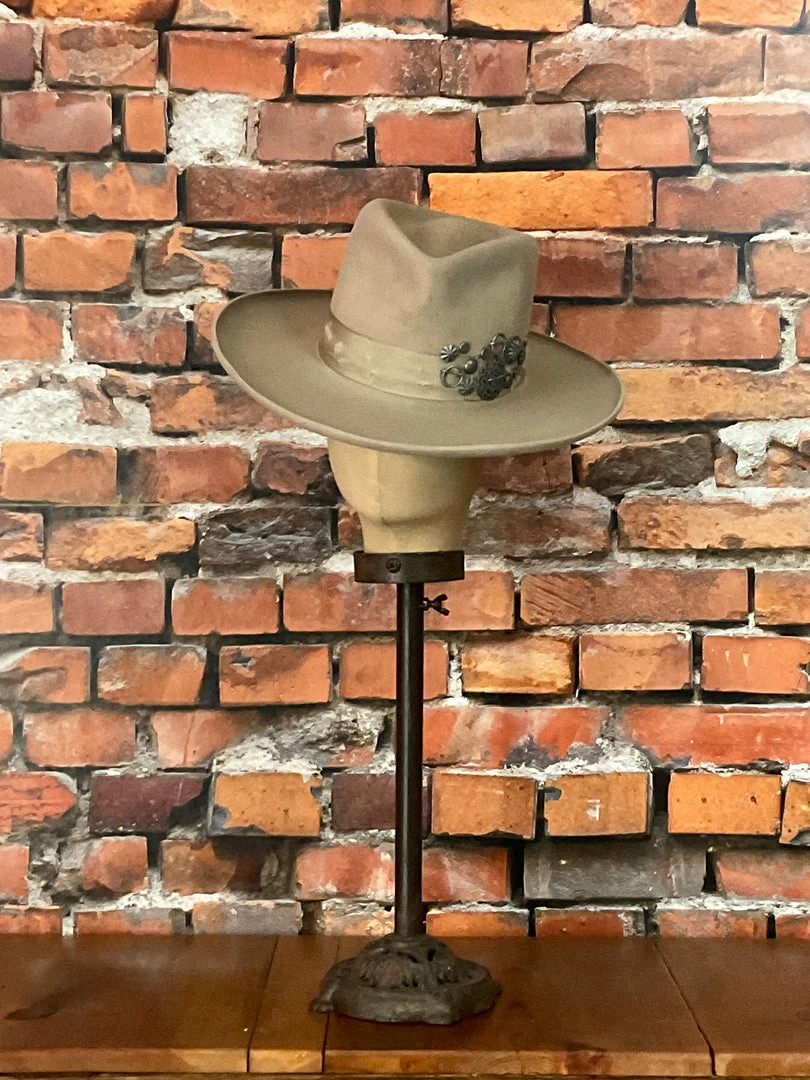 Budget π Double D Ranch - Adirondacks Trade Silver Hat Hats/Headbands/Scarves/Gloves π 8 Double D Ranch - Adirondacks Trade Silver Hat Hats/Headbands/Scarves/Gloves