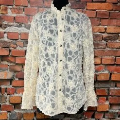 Oo La La TIFFIANY'S CLOSET Rose Lace Blouse With Ruffled Collar And Sleeves